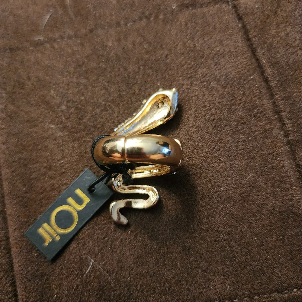 nOir Jewelry new tag